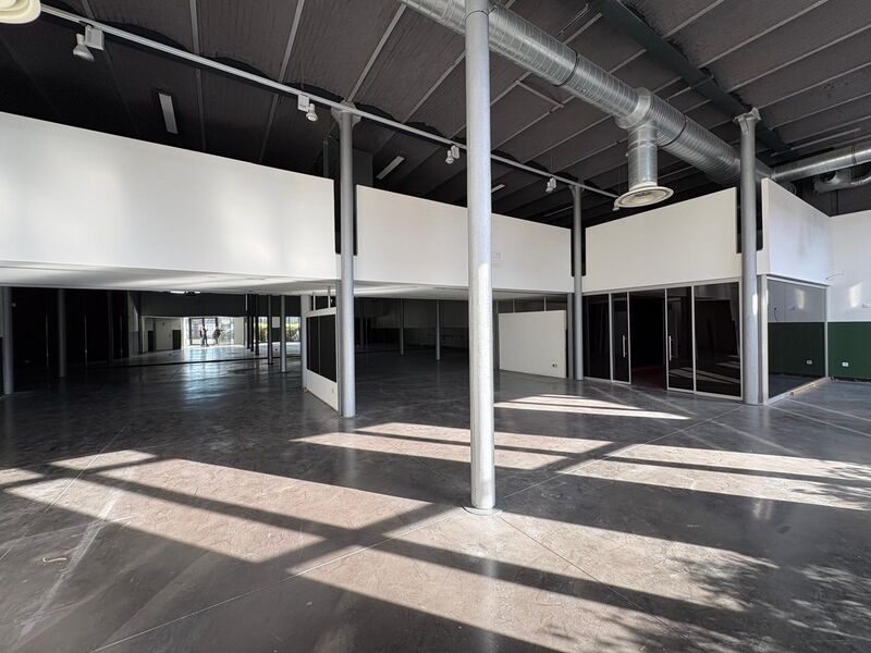 Aires d'Entreprises vous propose, à la location, 