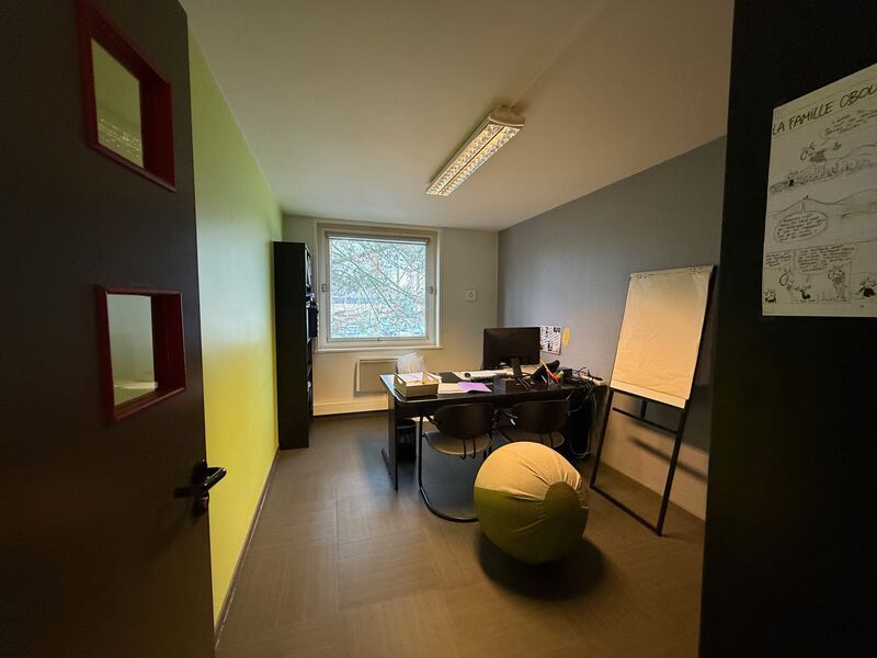 Plateau de bureaux très lumineux et fonctionnel s