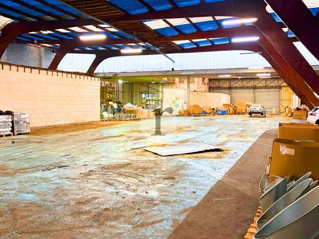 Aires d'Entreprises vous propose, à la location, 