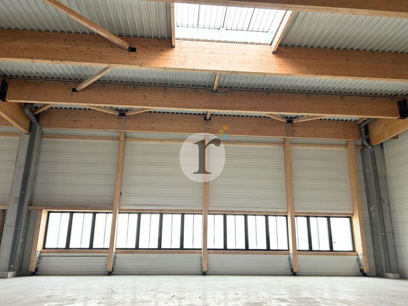 Aires d'Entreprises vous propose, à la location, 