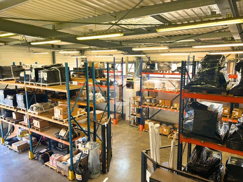 Aires d'Entreprises vous propose, à la location, 