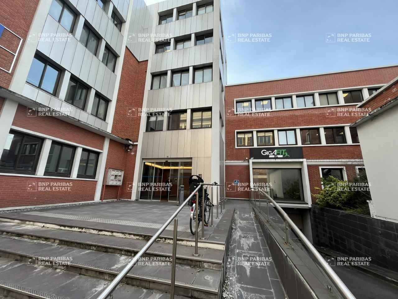 931 m² pour ce bureaux en location à Malakoff