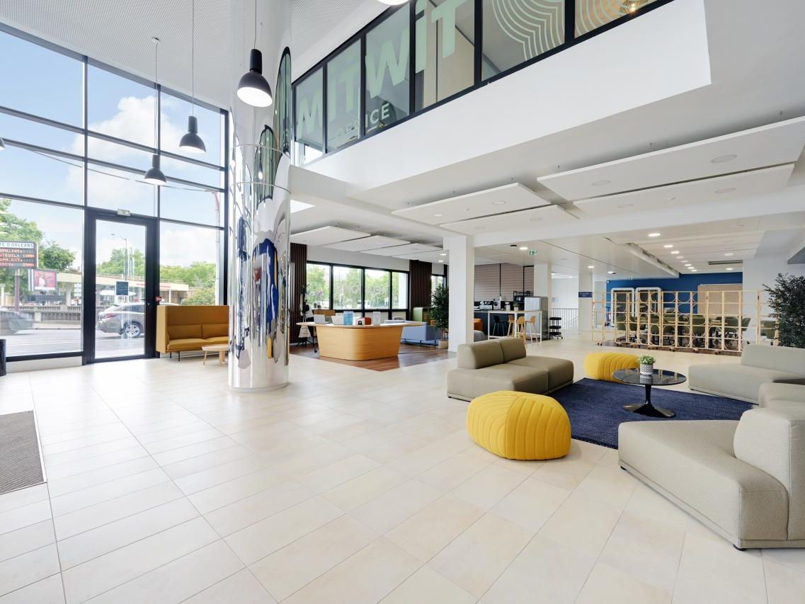 9414.2 m² pour ce bureaux en location à Paris