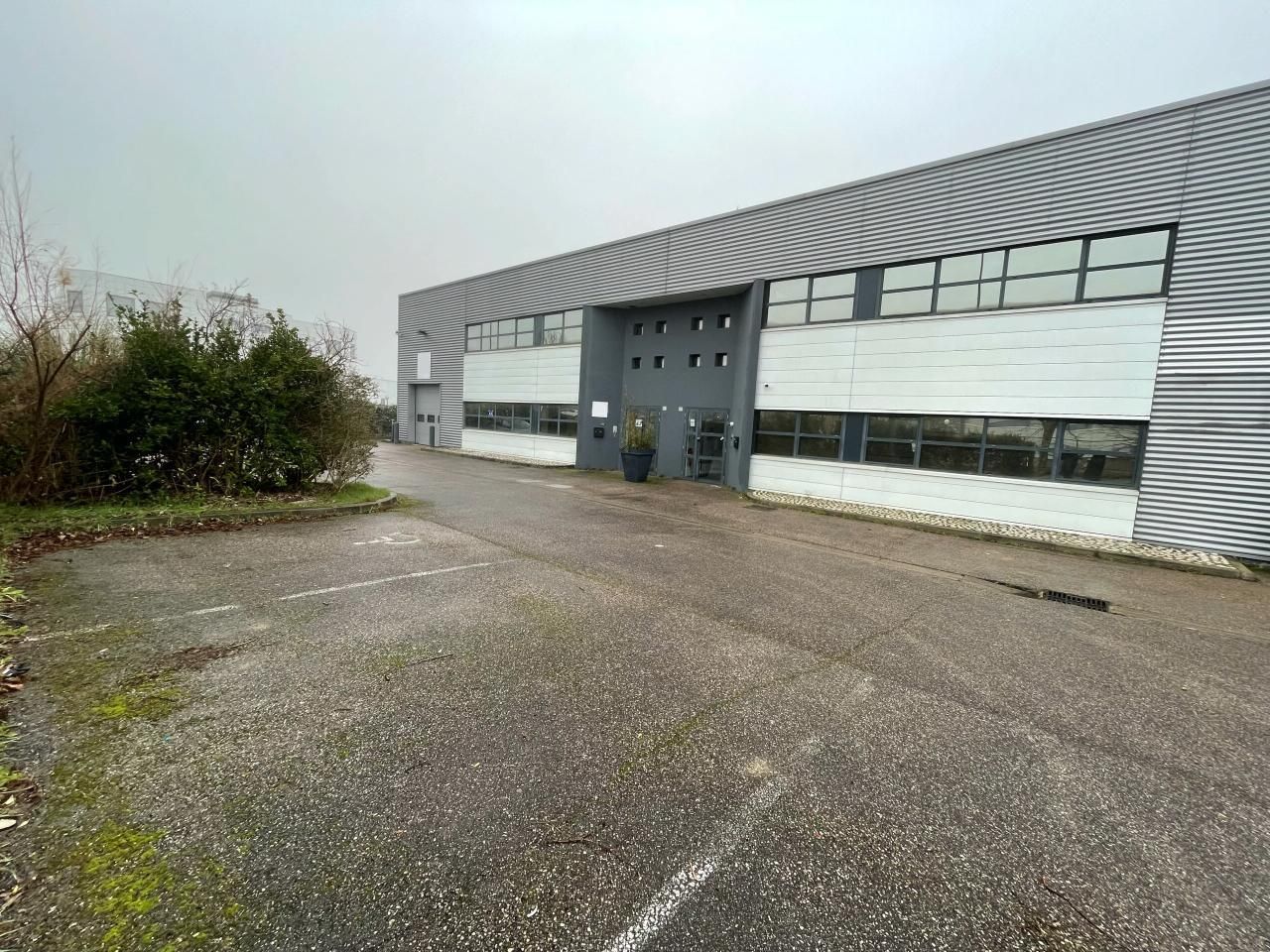 600 m² pour ce activité en location à Poissy