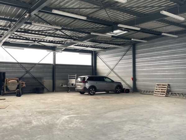 A louer, Bessenay, local d'activités de 200 m² av