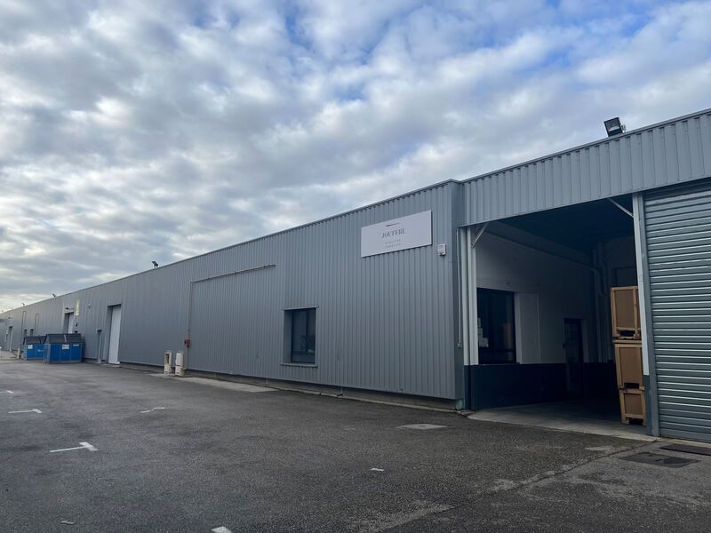 Nous vous proposons à la location trois locaux d'