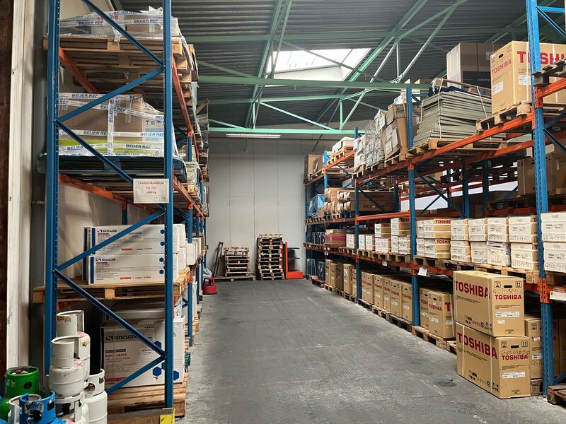 Nous vous proposons à la location trois locaux d'