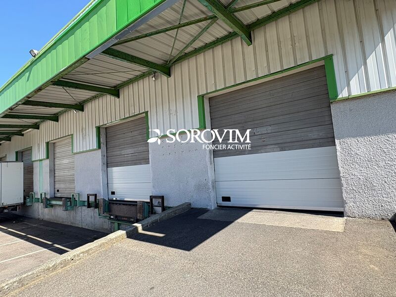 Nous vous proposons à la location deux locaux d'a