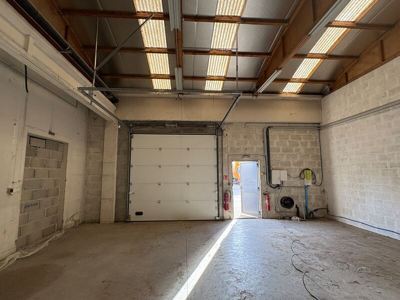 A Vendre, à Chassieu, au coeur de la zone Mi-Plai