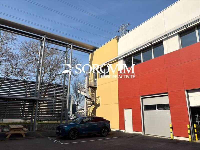 Nous vous proposons des locaux mixtes et bureaux 