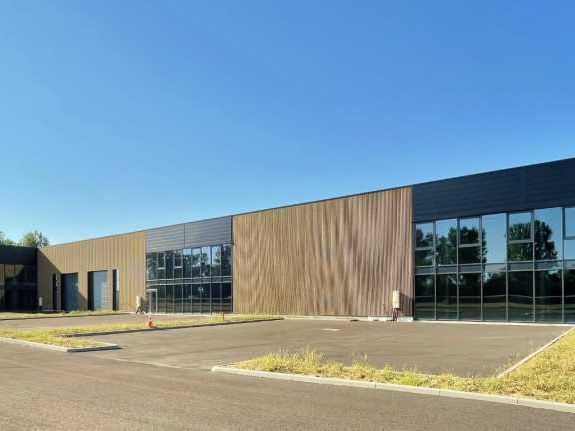 Nous vous proposons 1827 m² d'activités en cours 