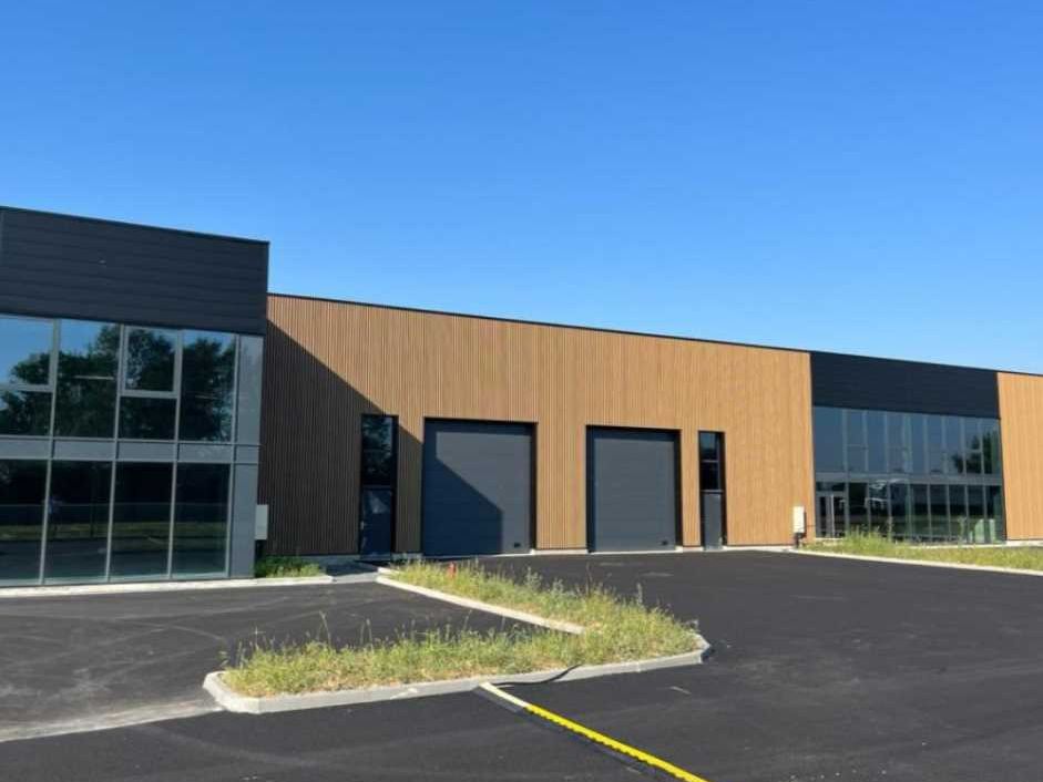 Nous vous proposons 1827 m² d'activités en cours 