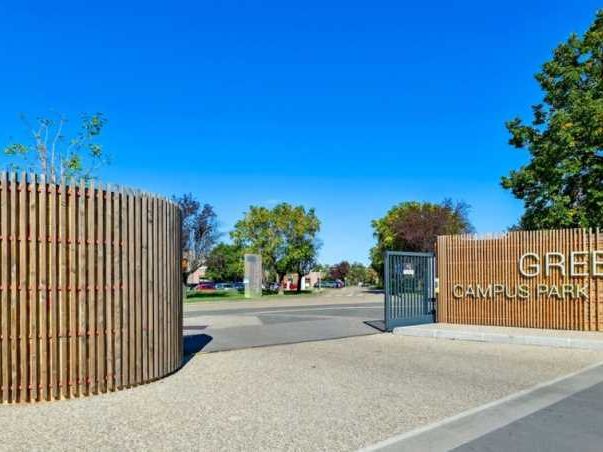 Bureaux à louer au coeur d'un immense parc arboré