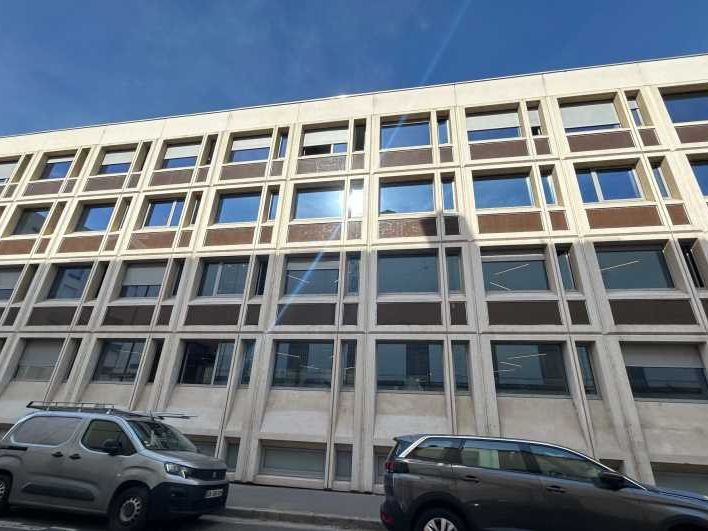 Idéalement situé, en plein coeur du 6ème arrondis