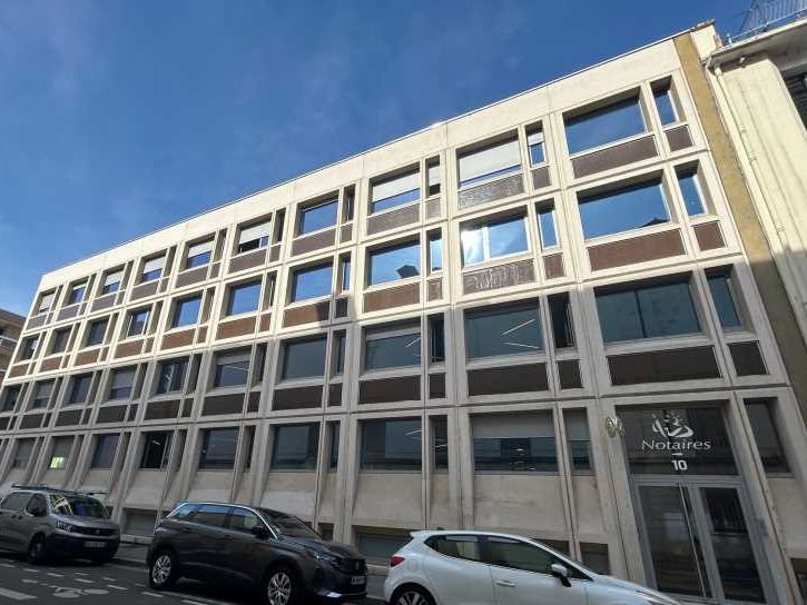 Idéalement situé, en plein coeur du 6ème arrondis