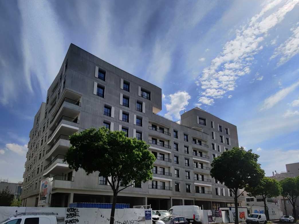 Situé au croisement de Villeurbanne et Vaulx en V