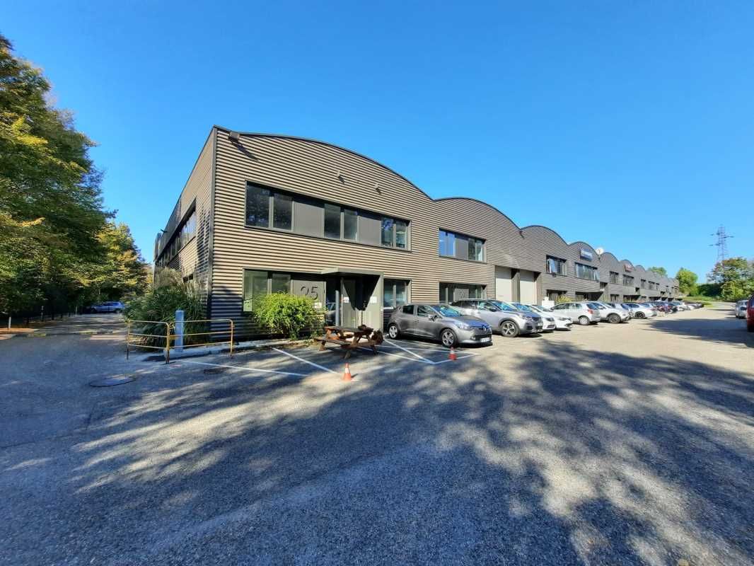 A Dardilly, en façade autoroutière, nous vous pro