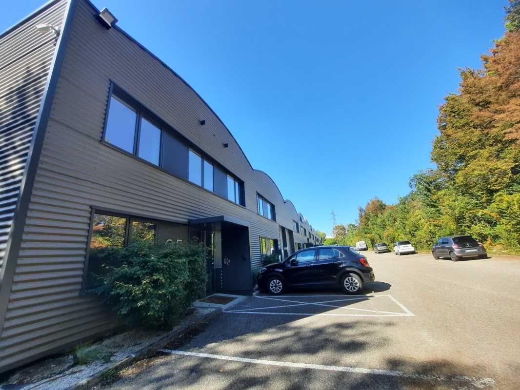 Au coeur de la Techlid, à Dardilly, en façade aut