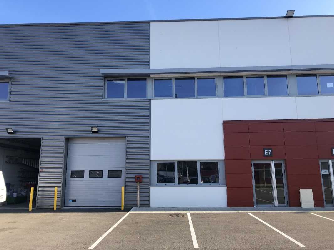 Locaux mixtes et bureaux à louer à proximité immé