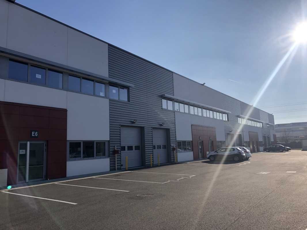 Locaux mixtes et bureaux à louer à proximité immé