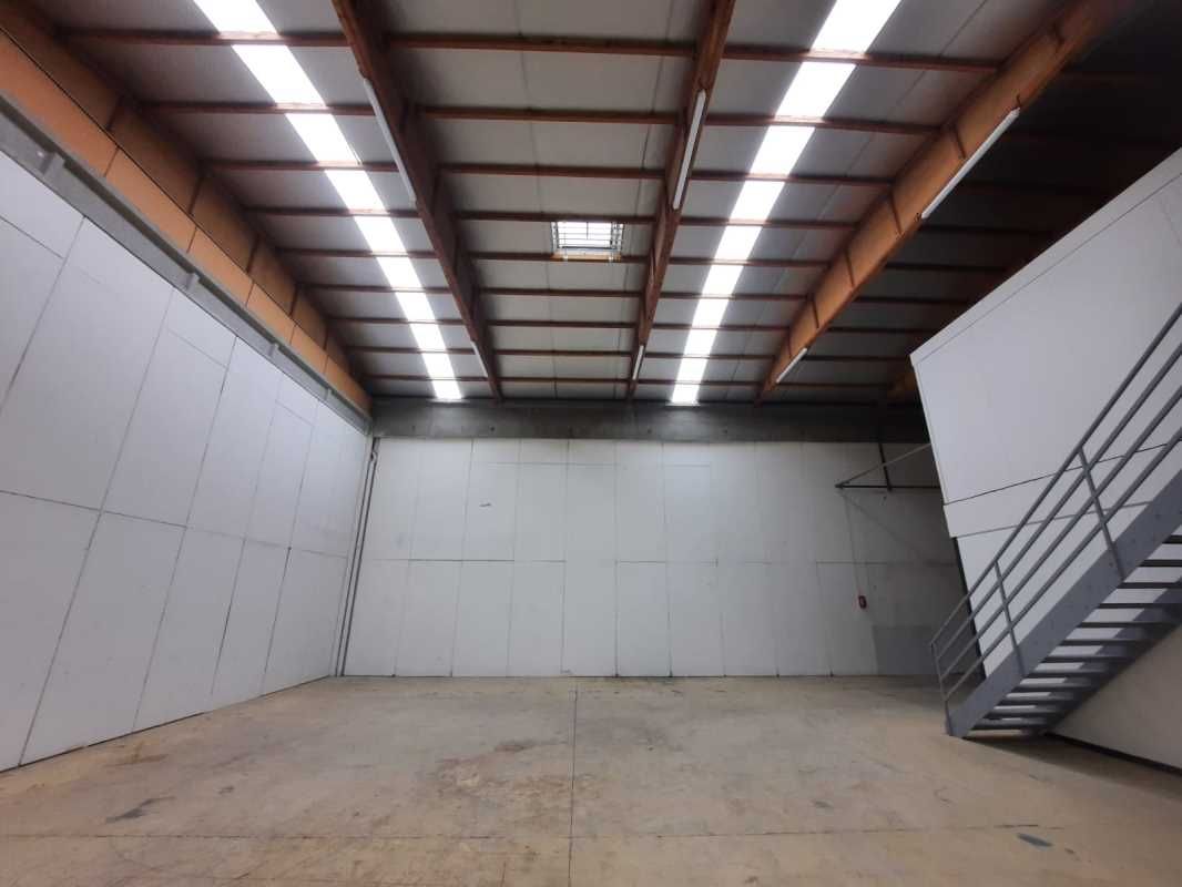 Nous vous proposons à la location un local d'acti