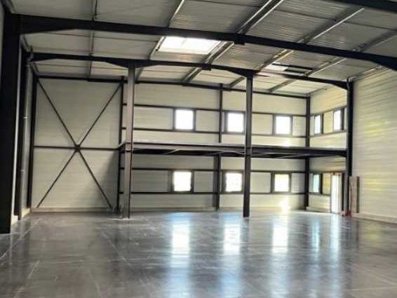 A proximité immédiate de Bourg en Bresse, emplace