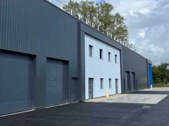 A proximité immédiate de Bourg en Bresse, emplace