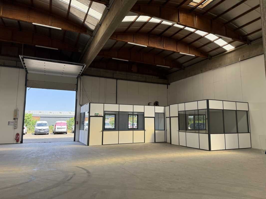 Saint-Priest , idéalement situé à proximité de la