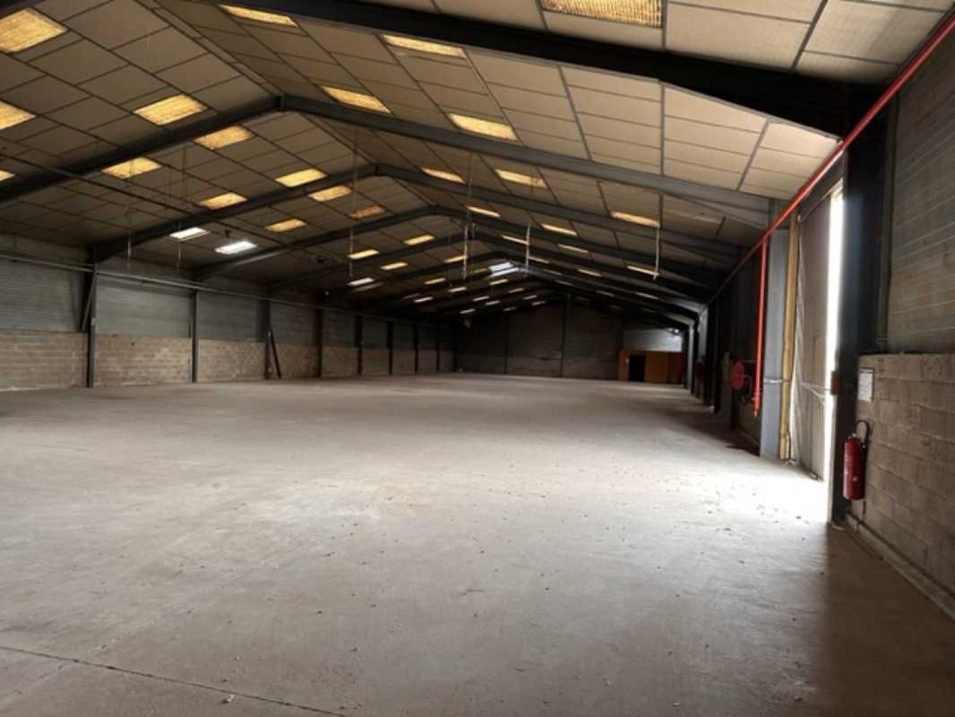 À louer à Jassans Riottier, entrepôt de 1200 m² e