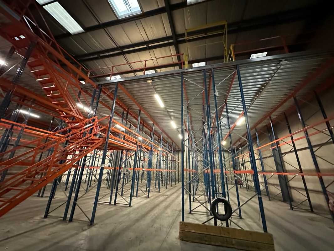 Bâtiment à proximité immédiate de Lyon et des tra