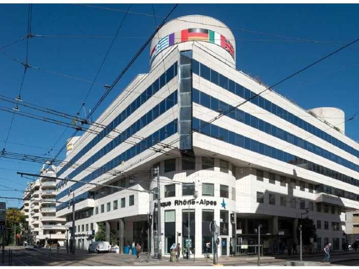 A proximité de la gare de la Part Dieu, dans un i