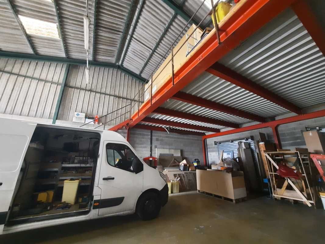 A vendre ou à louer, bâtiment indépendant de 460 