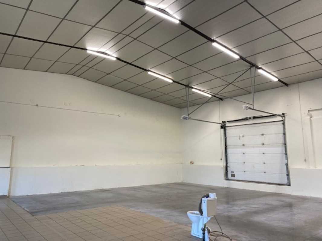 Nous vous vous proposons à la location un local d