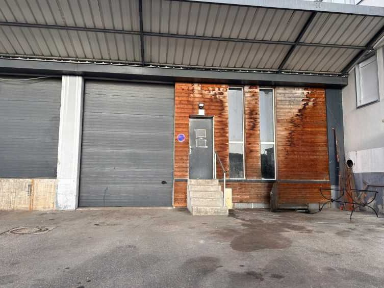 Découvrez des locaux d'activité à vendre à Saint 