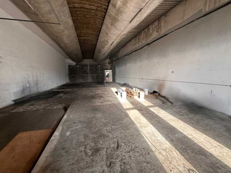 Découvrez des locaux d'activité à vendre à Saint 