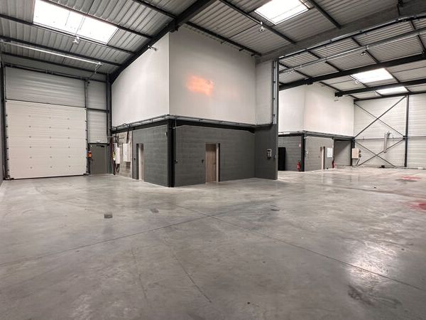 Nous vous propose à la location trois locaux d'ac