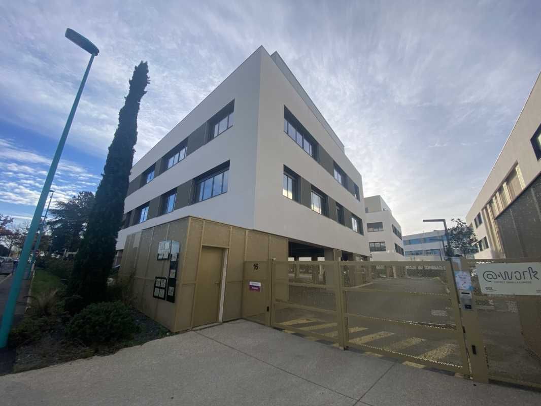 Situé en plein coeur de TECHLID, à Dardilly, dans