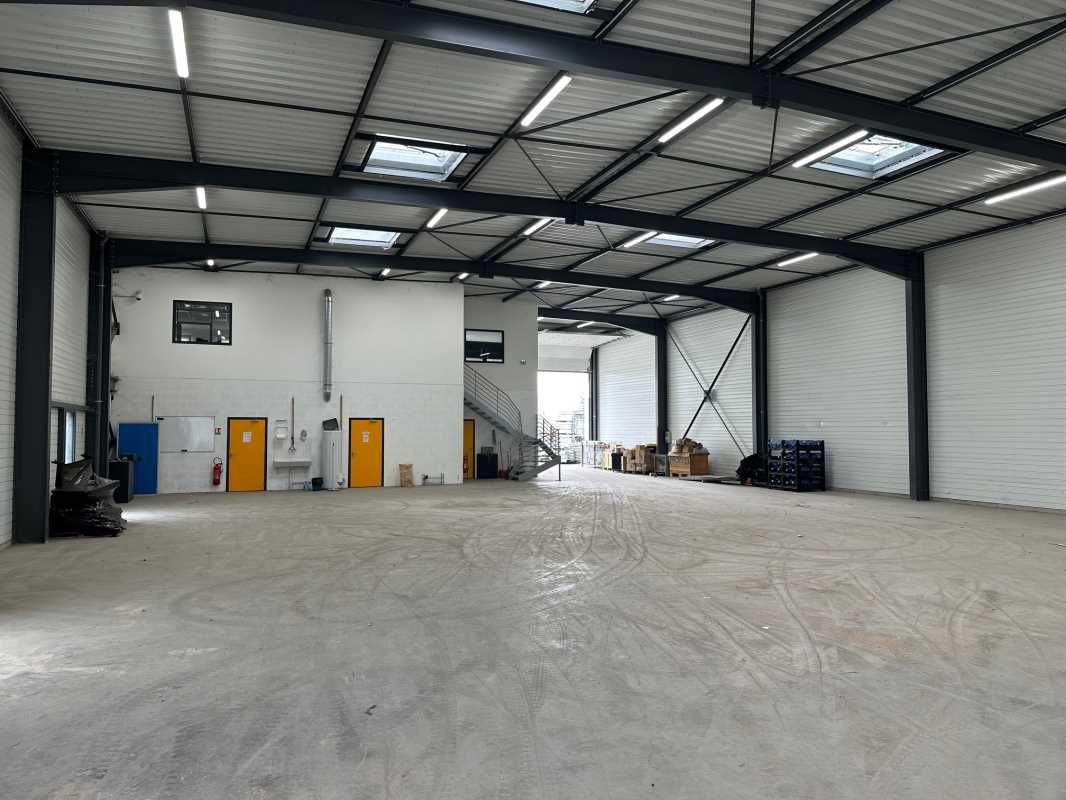 Nous vous proposons à la location un local constr