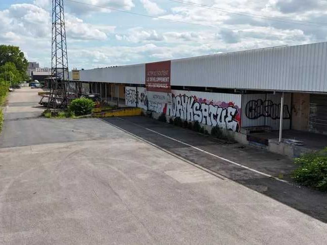 Nous vous proposons à la vente un bâtiment de 675