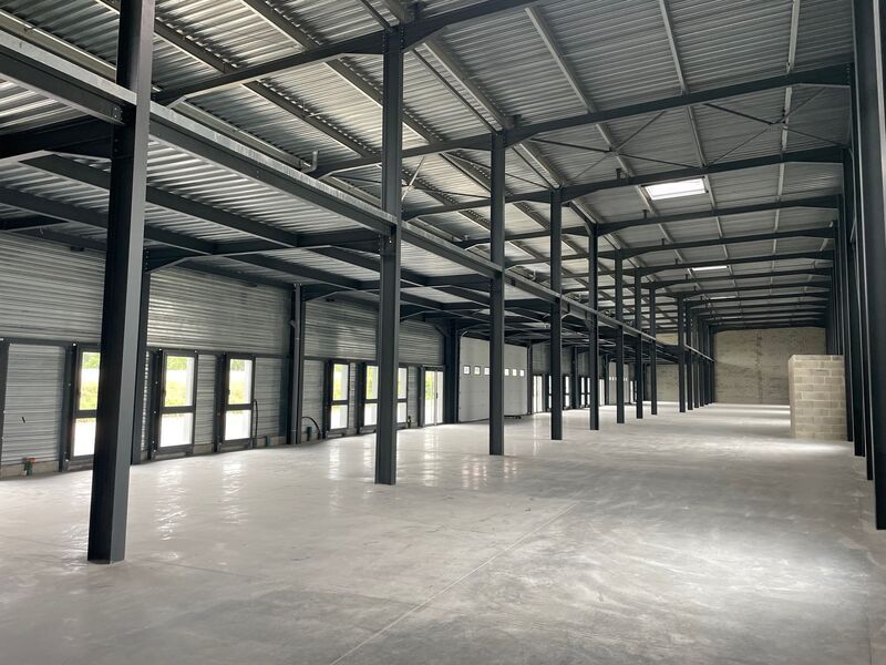 A VENDRE / A LOUER : lots d'activités avec possib