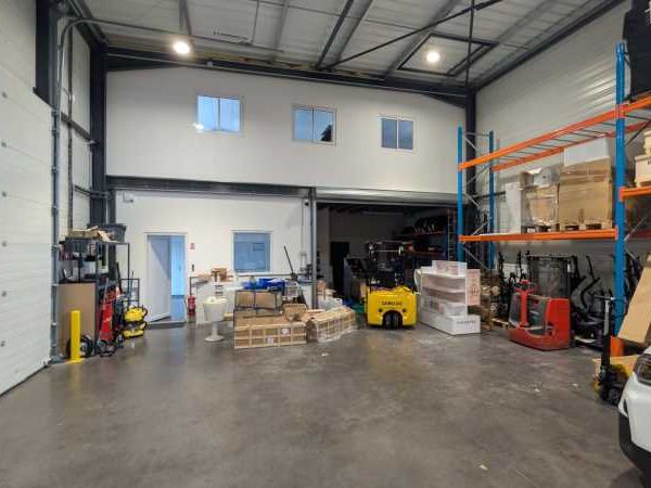 Nous vous proposons à la location, un local d'act