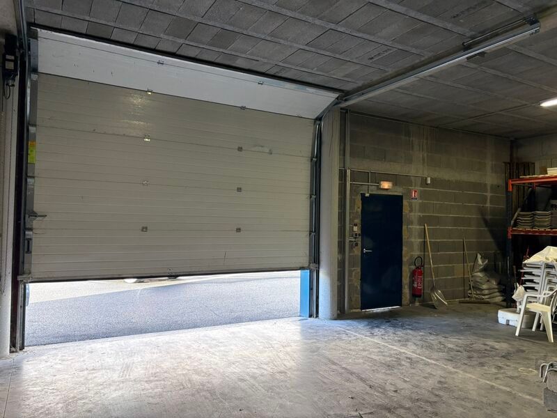 Au calme, dans un parc d'activités offrant une qu