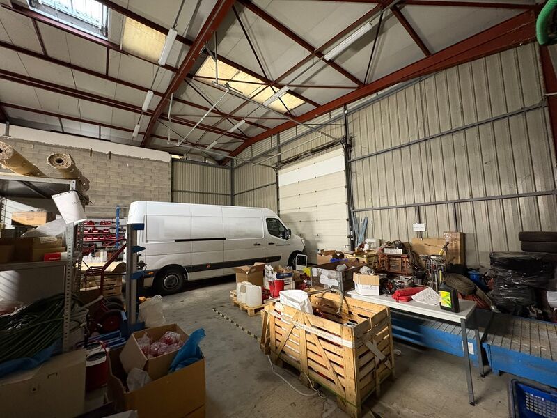 Sorovim vous proposons à la vente un bâtiment mix