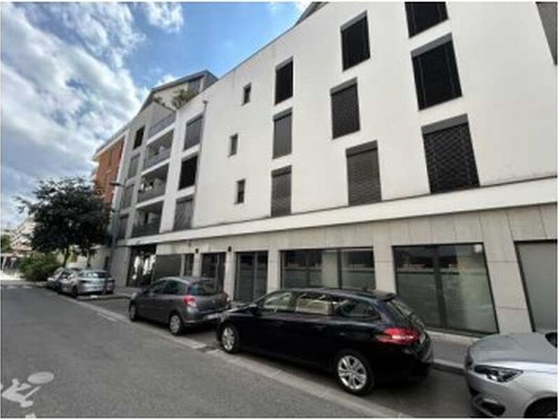 Lyon 7, à la location, des bureaux d'une surface 