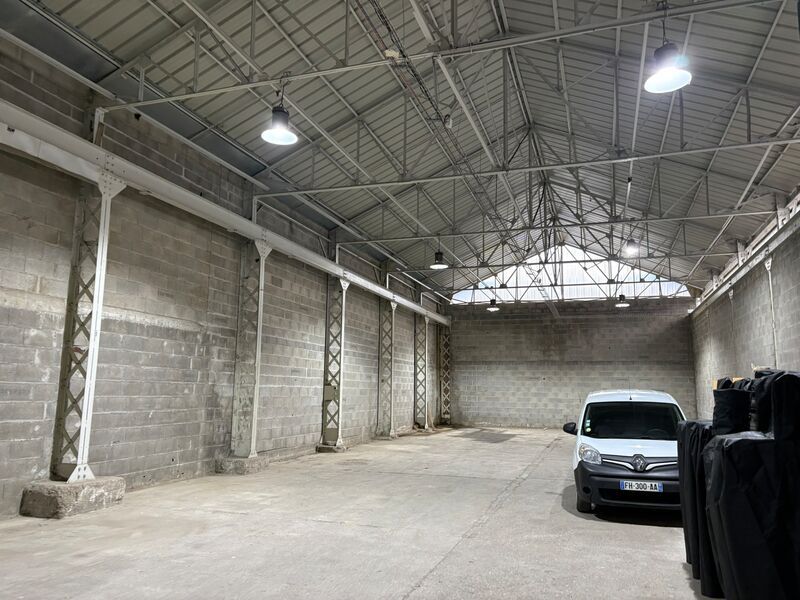 Idéalement situé à proximité de la rocade sur la 