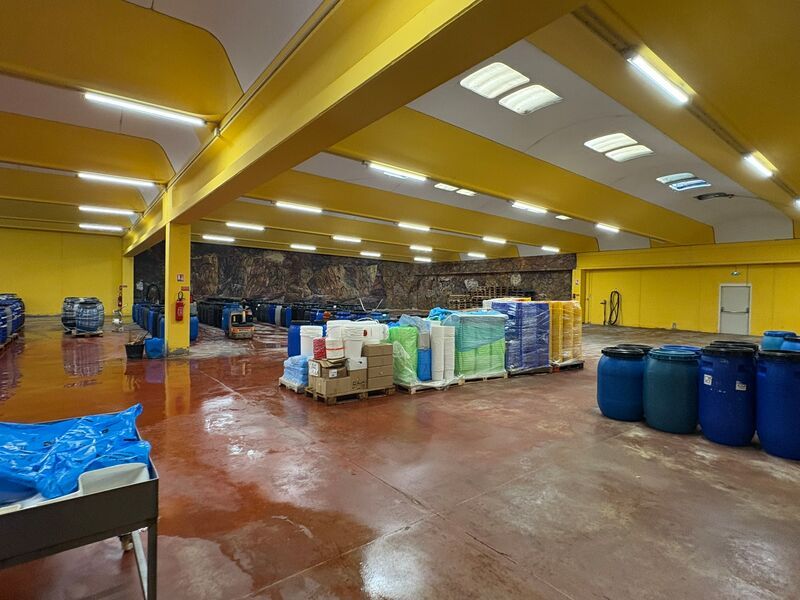 A VENDRE / A LOUER : Bâtiment indépendant de 2 05