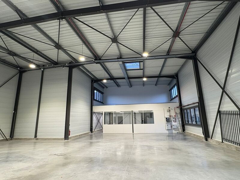 A louer, à vendre. Indépendant sur son terrain, i