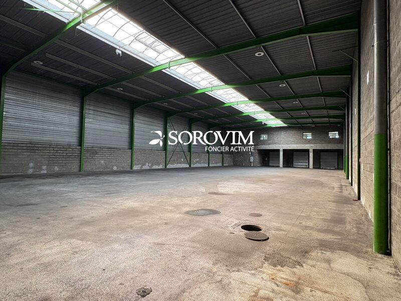 Nous vous proposons à la location deux locaux d'a