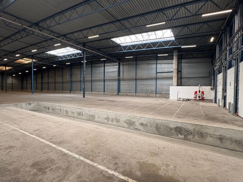 Nous vous proposons à la location un bâtiment ind
