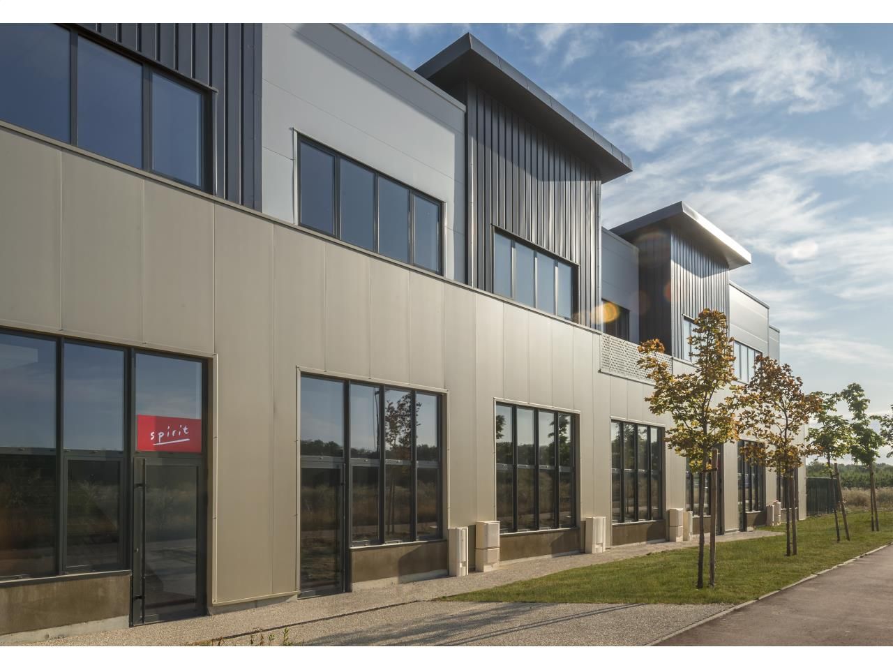 Vente PME-PMI 1899 m² divisibles 91280 Saint-pierre-du-perray